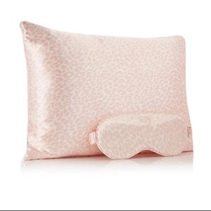 Slip beauty sleep to go!